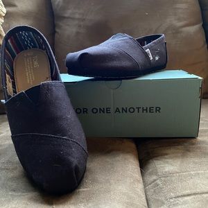 New Black on Black Toms nwot